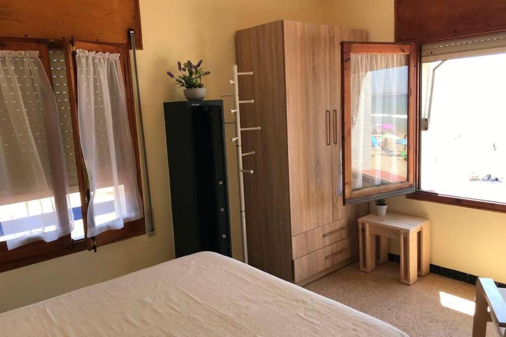 El Faro Apartaments Platja Llarga-Les Salines-Tgn Tarragona Ngoại thất bức ảnh